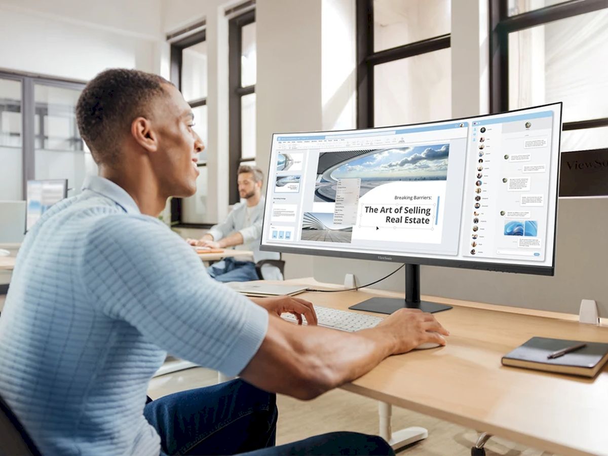 Environnement de bureau équipé d’un moniteur ultra-large ViewSonic favorisant un flux de travail efficace et une gestion optimisée des documents.